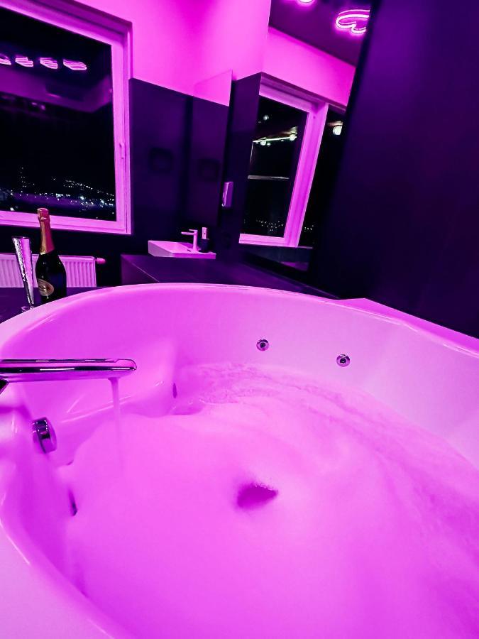 Апартаменты Sky Deep Jacuzzi 30 Floor Клайпеда Экстерьер фото